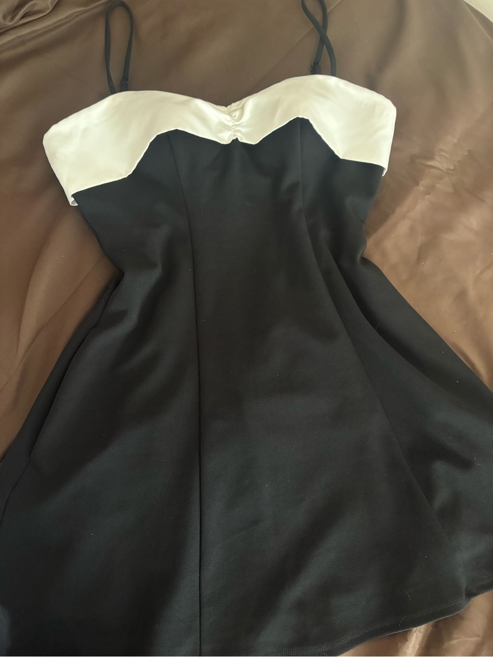 Black and White Fit-and-Flare Dress NV